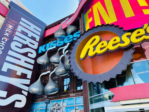 shutterstock_2029071386 (1).jpg Colorful storefront featuring Hershey's and Reese's signage