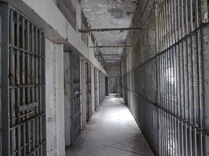Vandalia,,Us,-,Mar,18,,2014:,The,Death,Row,At Empty prison corridor with barred cells on either side