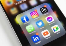Smartphone screen displaying various social media application icons