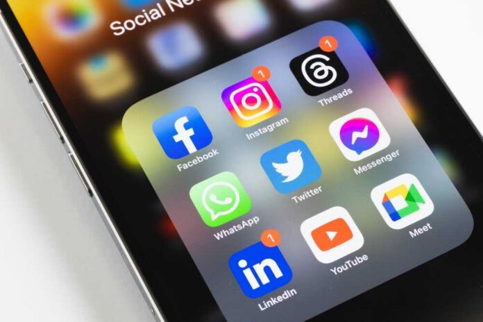 Smartphone screen displaying various social media application icons